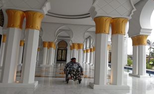 Jelang Dibuka, Masjid Raya Sheikh Zayed Kurang Rak Sepatu hingga Tambahan Loker