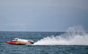 Hasil F1H2O 2023 Indonesia: Al-Qemzi Tercepat Hari Ini!