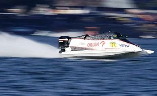 Pembalap Polandia Marszalek Raih Podium Pertama F1 Powerboat Danau Toba 2023