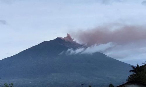 Kerinci, Gunung Berapi Tertinggi di Indonesia Erupsi Selama Lebih dari 1 Jam