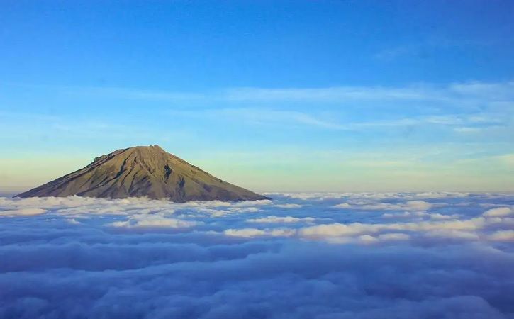 Cerita Seru Mendaki Puncak Gunung Sindoro