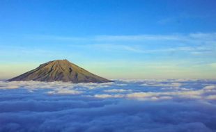 Cerita Seru Mendaki Puncak Gunung Sindoro