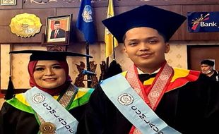 Ibu dan Anak Raih Gelar Doktor dari UNS Wisuda Bareng, Sama-Sama Cumlaude!