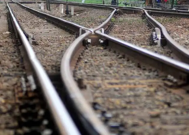 KAI Ingatkan Masyarakat untuk Tidak Berbuat Sembarangan di Jalur Rel Kereta