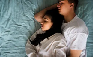 Pahami Arti Sleepover Date agar Tahu Risikonya