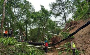 Longsor, Jalan Alas Tunggangan Jatiroto-Tirtomoyo Wonogiri Ditutup