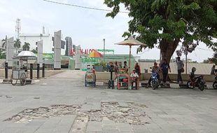 Kerap Rusak, Jalan Alun-alun Masjid Kauman Semarang akan Ganti Aspal