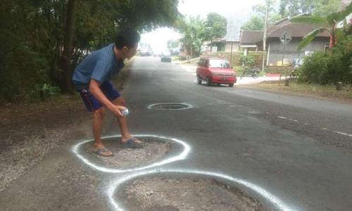 Banyak Lubang, Jalan Jatisrono-Slogohimo Wonogiri Jadi Wisata 1.000 Blegongan