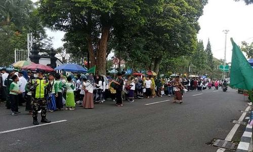 Seru! Peringatan Satu Abad NU, Ribuan Warga Salatiga Ikut Jalan Sehat Sarungan