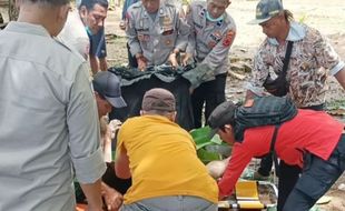 Jasad Pria Tanpa Identitas Terdampar di Pantai Minajaya Sukabumi