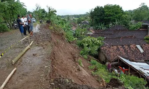 Lagi, Talut Perbatasan Gantiwarno Klaten-Gunung Kidul Longsor Timpa Rumah Warga