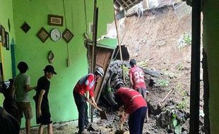 Hujan Deras Sebabkan Longsor di Ungaran, Satu Rumah Ambruk