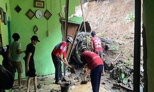 Hujan Deras Sebabkan Longsor di Ungaran, Satu Rumah Ambruk