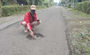 Aneh, Lumpang di Tengah Jalan Jatisrono Wonogiri Balik Lagi Tiap Kali Dipindah