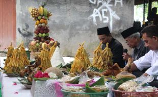 Wetonan Cethik Geni & Harapan Langgengnya Usaha Lumpia Duleg di Delanggu Klaten