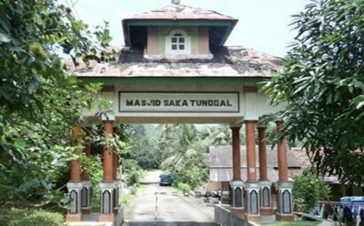 Menyusuri Sejarah Masjid Tertua Indonesia di Banyumas