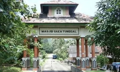 Menyusuri Sejarah Masjid Tertua Indonesia di Banyumas