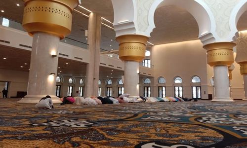 Kombinasikan Kearifan Lokal, Makna Motif Karpet Masjid Sheikh Zayed Solo