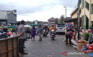 Relokasi Batal, Pedagang Sayur di Pasar Bitingan Kudus Senang