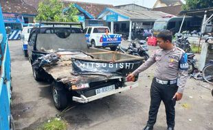 Ditabrak Truk, Pikap Terseret sampai Naik ke Median Jalan di Prambanan Klaten