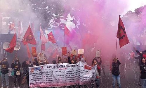 Viral PT SAI Apparel Grobogan Tak Bayar Lembur, Buruh Demo di Semarang