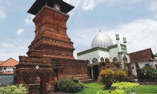 Sejarah Menara Kudus, Konon dari Batu Bata yang Digosok-gosok