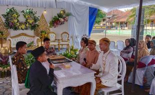 Serunya Simulasi Mantu Adat Jawa di SMAN 1 Wonosegoro Boyolali, Mirip Aslinya!