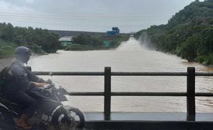 Tinggi Air WGM Wonogiri Nyaris Siaga Merah, Pintu Spillway Dibuka 298 M3/Detik