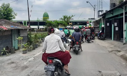 Viaduk Gilingan Ditutup Picu Kemacetan di Jl Tentara Genie  Pelajar Nusukan