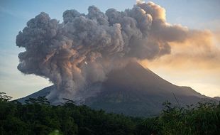 Selasa Pagi, Gunung Merapi Kembali Luncurkan Awan Panas Guguran Sejauh 2 Km