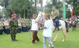 Pj Wali Kota Salatiga Naik Kuda Putih saat Apel Besar Syakban Muhammadiyah