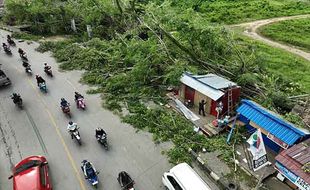 Badai Terjang Kendari, 3 Warga Meninggal Tertimpa Pohon dan Tersambar Petir