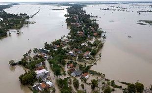 Penampakan Banjir Rendam Rumah dan Persawahan Warga di Bekasi