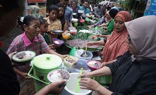 Meriahnya Berbagi Jenang Ramadan untuk Buka Puasa di Gilingan Solo