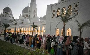 Takjil dan Jaburan, Jamuan Makan di Masjid Khusus Ramadan