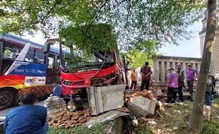 Gapura Cagar Budaya di Jurug Solo Rusak Ditabrak Bus BST, Begini Kondisinya