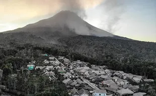 Potret Rumah Warga di Dukun Magelang Tertutup Abu Vulkanis Gunung Merapi