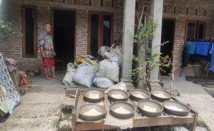 Inilah Mbah Subari, Perajin Gerabah yang Tersisa di Kampung Grabahan Kendal