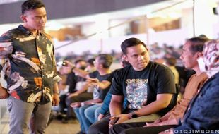 Momen Gibran Temani Dico Temui Jokowi saat Konser Deep Purple di Solo