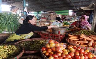 Curhat Penjual Nasi Goreng di Salatiga saat Harga Beras dan Cabai Rawit Meroket