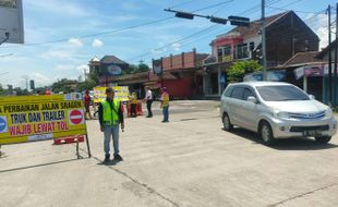 Kurangi Jalan Rusak, Kendaraan Berat dari Solo Dilarang Masuk Kota Sragen