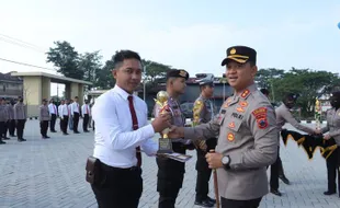 Respons Cepat Aduan Warga, 4 Personel Polres Sukoharjo Diganjar Penghargaan