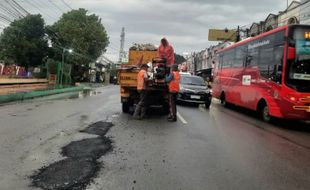 Cuaca Belum Mendukung, Penambalan Jalan Berlubang Jadi Prioritas di Sukoharjo