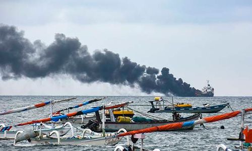 Kapal Pengangkut BBM Pertamina Terbakar di Mataram, 3 ABK Meninggal Dunia