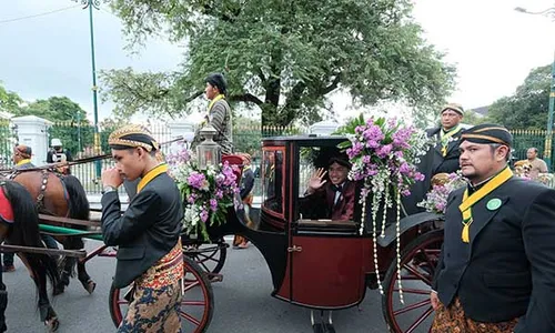 Kirab Prajurit dan Kereta Kuda Meriahkan Jumenengan Mangkunagoro X di Solo