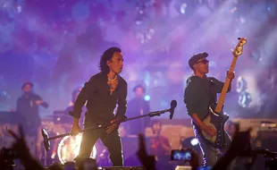 Kolaborasikan Gamelan dan Musik Rock, Slank Sukses Hibur Ribuan Fans di Solo