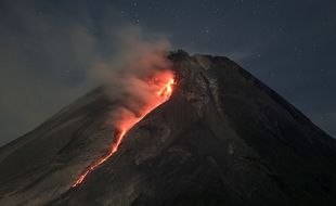 Guguran Lava Meluncur 3 Kali Sejauh 1,5 Km dari Puncak Gunung Merapi