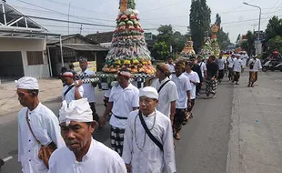 Potret Prosesi Mendak Tirta Jelang Nyepi di Umbul Siti Inggil Boyolali