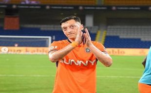 Eks Bintang Arsenal Mesut Ozil Serukan Perdamaian di Palestina