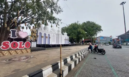 Miniatur Masjid Zayed dan Ornamen Islami Mulai Dipasang di Balai Kota Solo